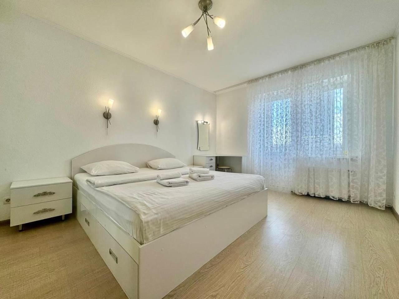 Apartpoltava: Stylish White Apartments with Dual Rooms Exterior photo