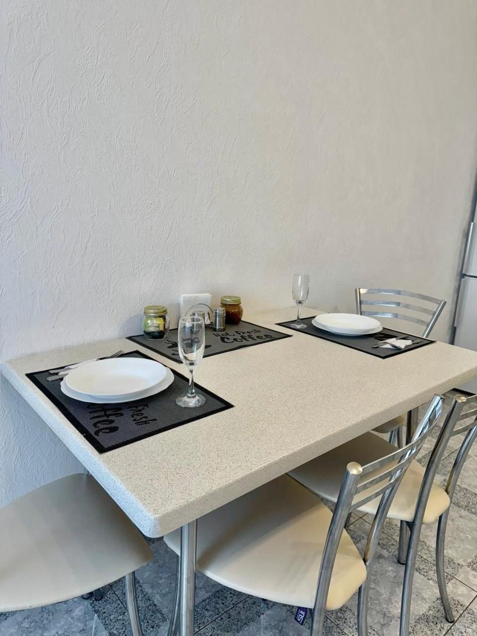 Apartpoltava: Stylish White Apartments with Dual Rooms Exterior photo